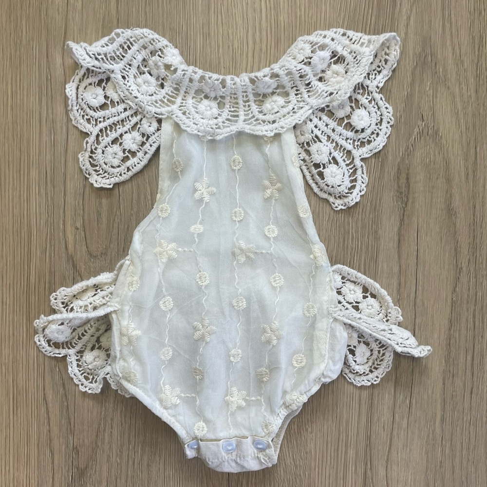 White Lace Vintage Style Baby Romper Bodysuit size 80 (6-12M)